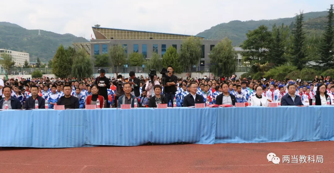 的祖国"暨庆祝中华人民共和国成立70周年文艺汇演在香泉中学隆重举行