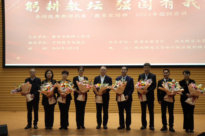 2020级数学与应用数学5班学生高源激动地说:"原来做老师不仅要会教书